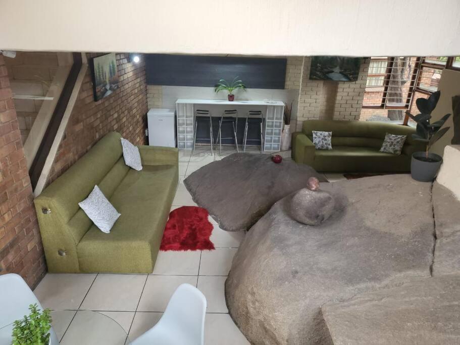 Albatrossways Lodge サントン エクステリア 写真